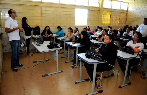 Inscrições abertas para EJA em 95 escolas públicas do DF