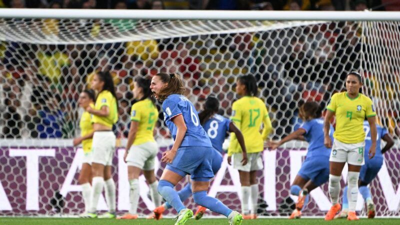 França vence Brasil e assume a ponta do grupo F do Mundial: 2 a 1