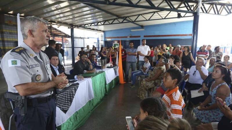 Escolas Cívico-Militares vão continuar no DF, garante o governador Ibaneis