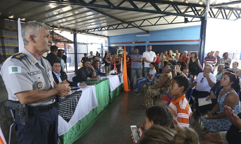 Escolas Cívico-Militares vão continuar no DF, garante o governador Ibaneis