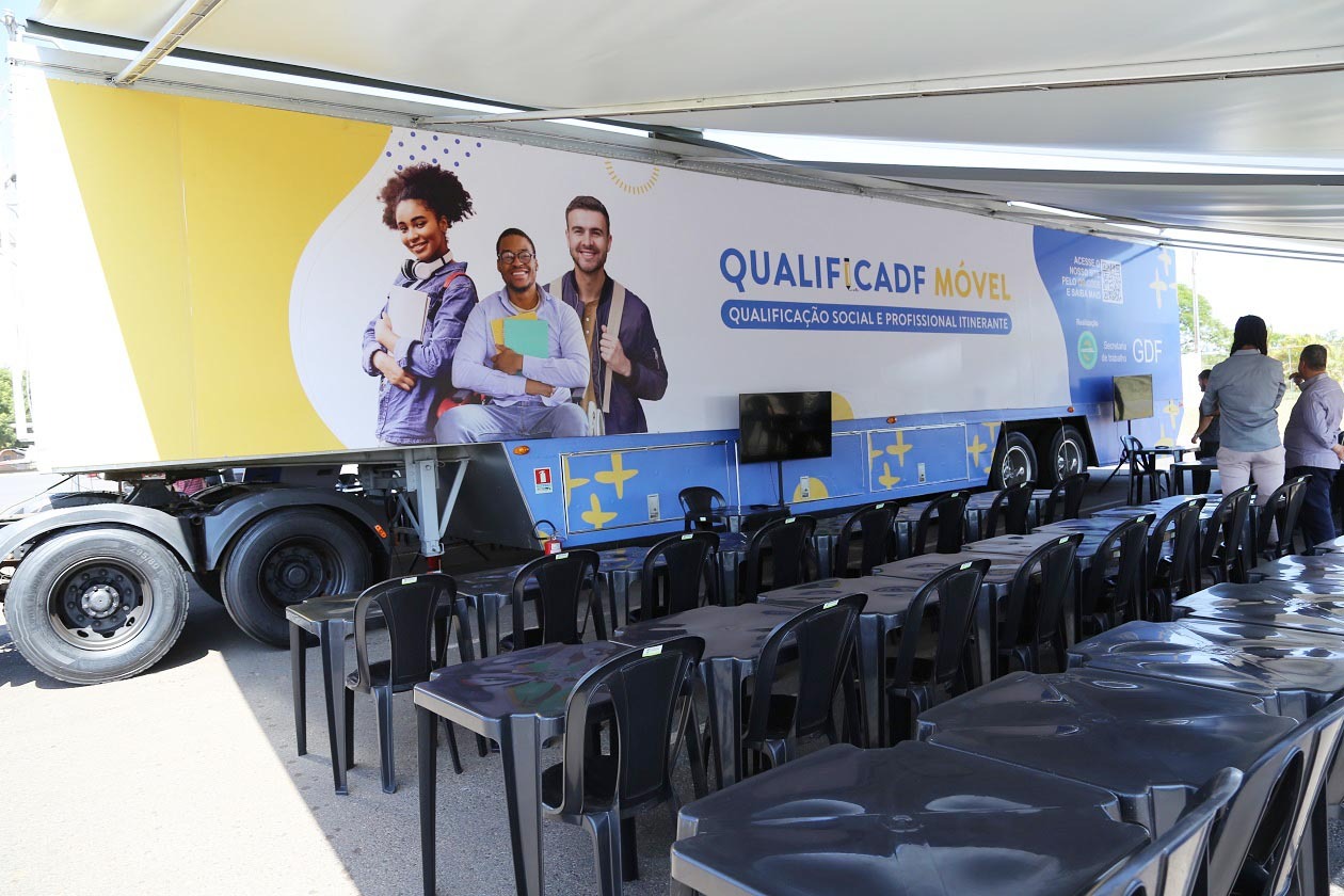 QualificaDF Móvel oferece 880 vagas em cursos de capacitação profissional