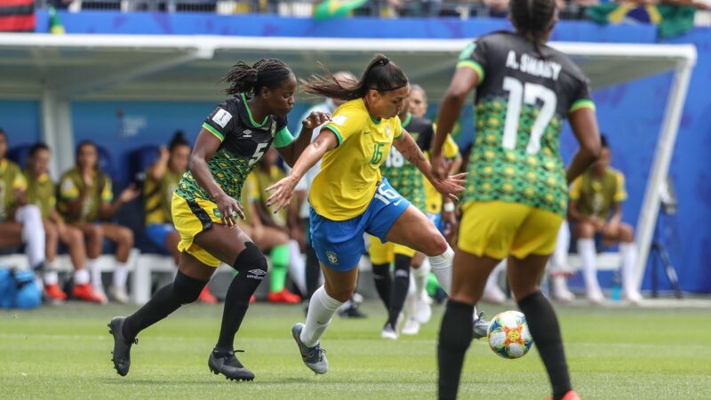 Brasil enfrenta Jamaica precisando de vitória para chegar às oitavas