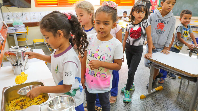 No DF, merenda escolar garante mais que alimentação saudável para crianças