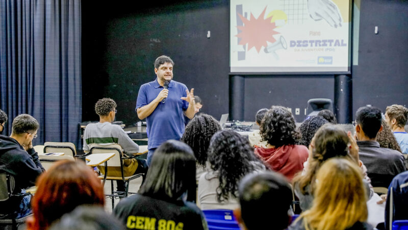 Estudantes da rede pública colaboram com o Plano Distrital da Juventude