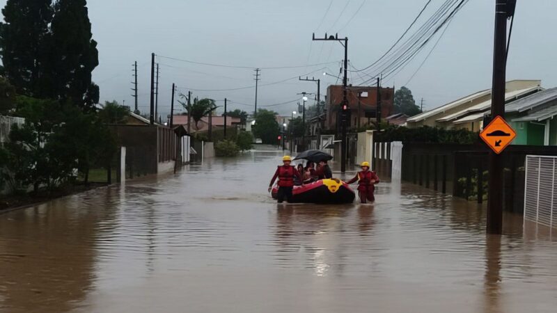 Santa Catarina tem 132 cidades atingidas por fortes chuvas