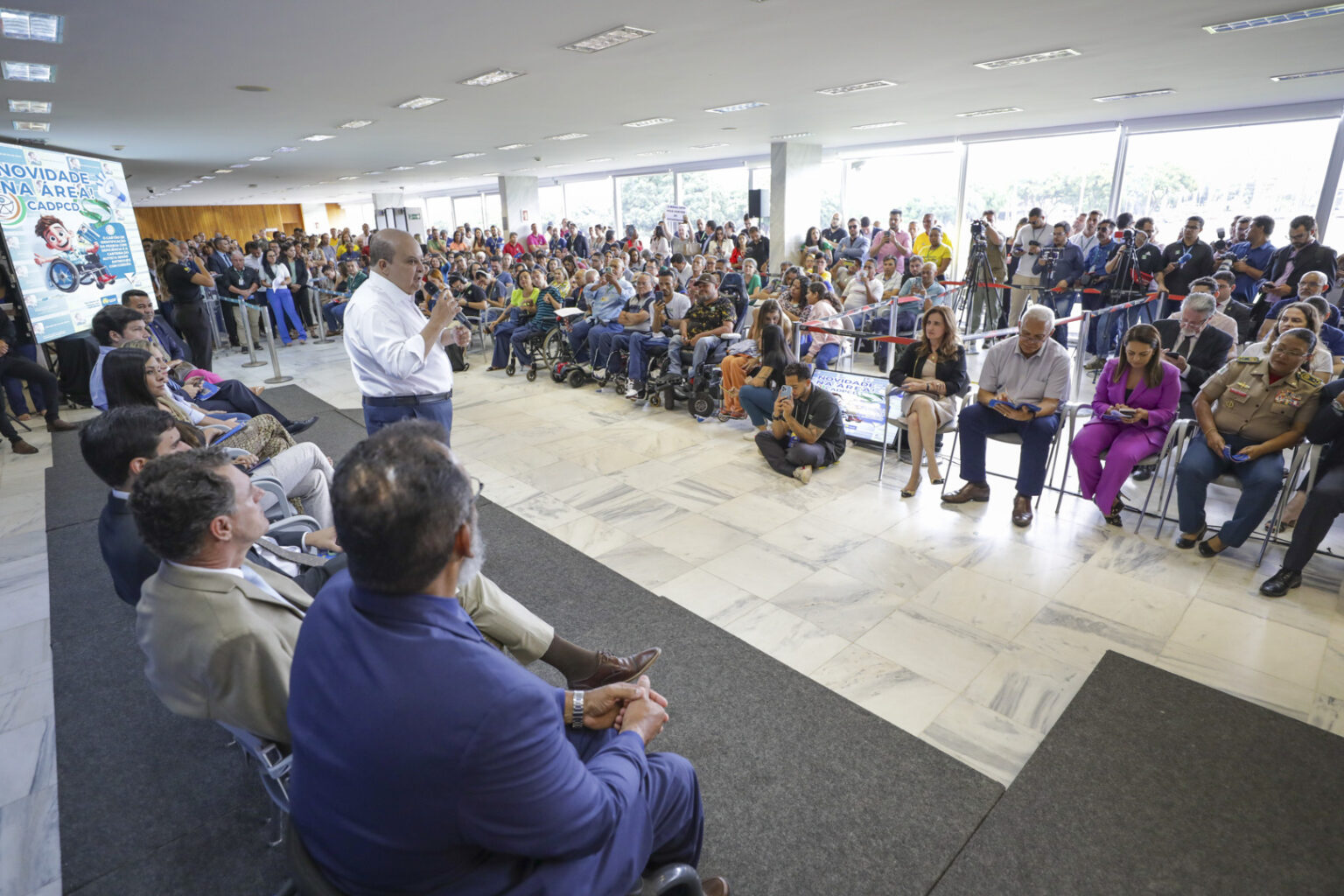 Carteira de Identificação da Pessoa com Deficiência é lançada no DF