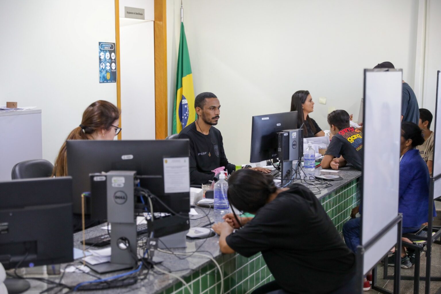 Carteira de Identidade Nacional já pode ser emitida no DF