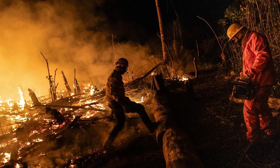 Queimadas na Amazônia têm alta de 60% em outubro e governantes culpam seca, vento e Bolsonaro