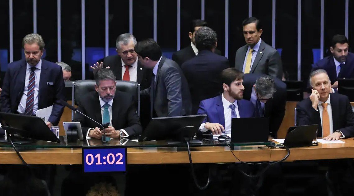 Relatório da reforma tributária mantém alívio a profissionais liberais