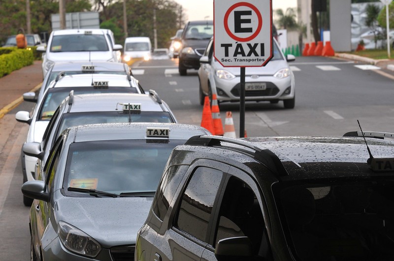 Veja prazos e critérios para cadastrar táxi executivo no DF