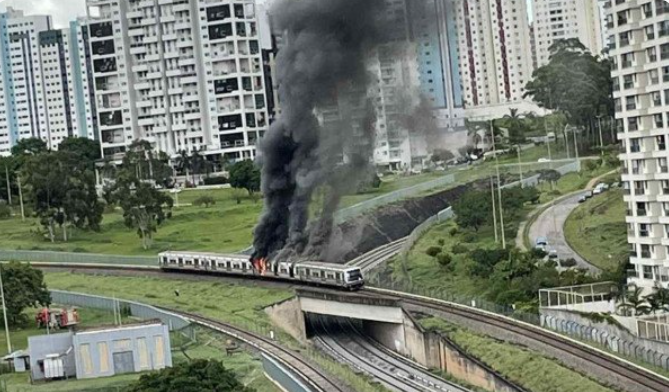 Metrô pega fogo perto de estação de Águas Claras, no DF; vídeo