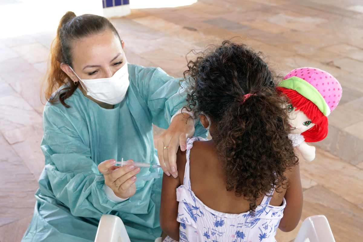 Dengue: médica orienta como usar repelente em bebês e crianças