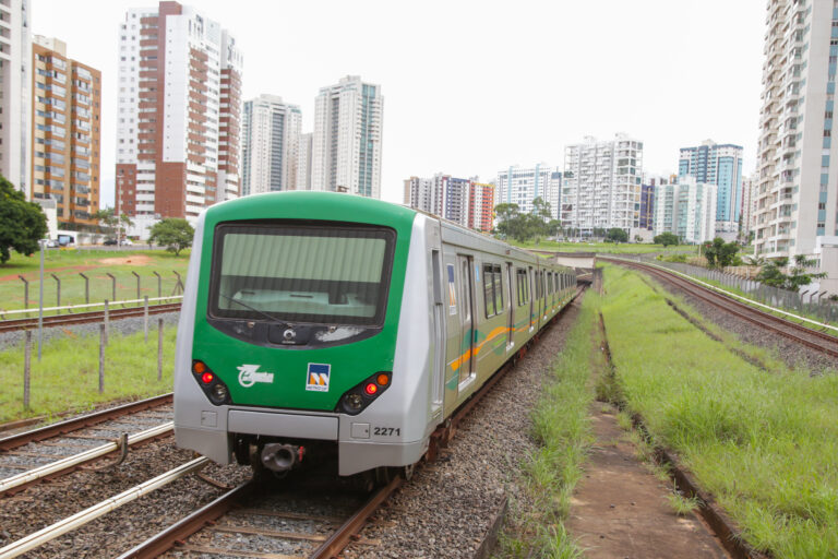 Metrô terá horário estendido neste domingo (18)