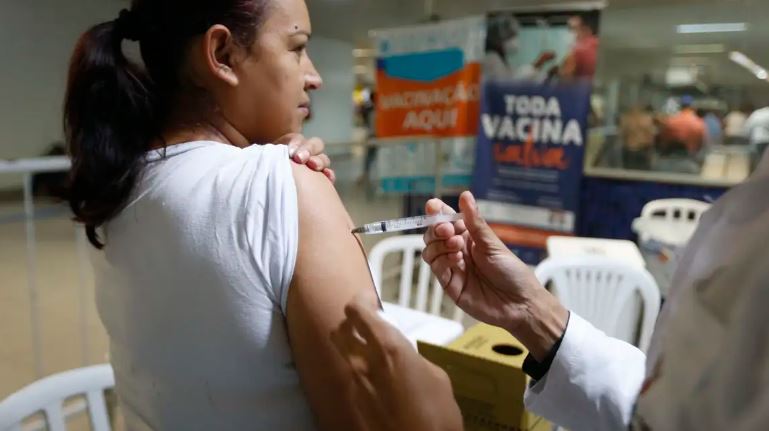 Saúde antecipa vacinação contra gripe; campanha começa em 25 de março