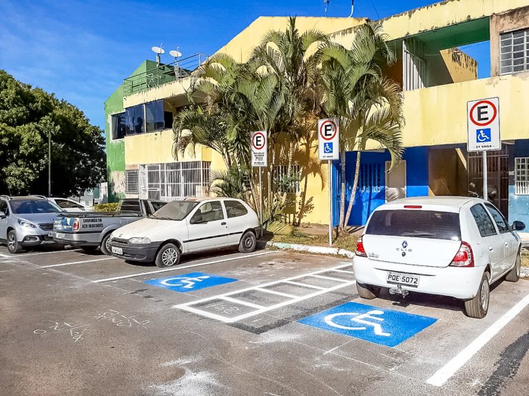 Pessoas com deficiência sem CNH têm direito a credencial de estacionamento