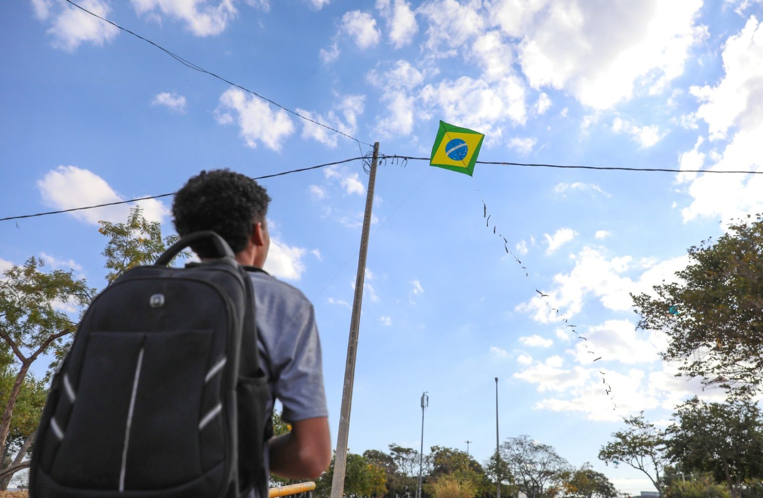 Soltar pipa tem legislação e recomendações que garantem segurança da atividade