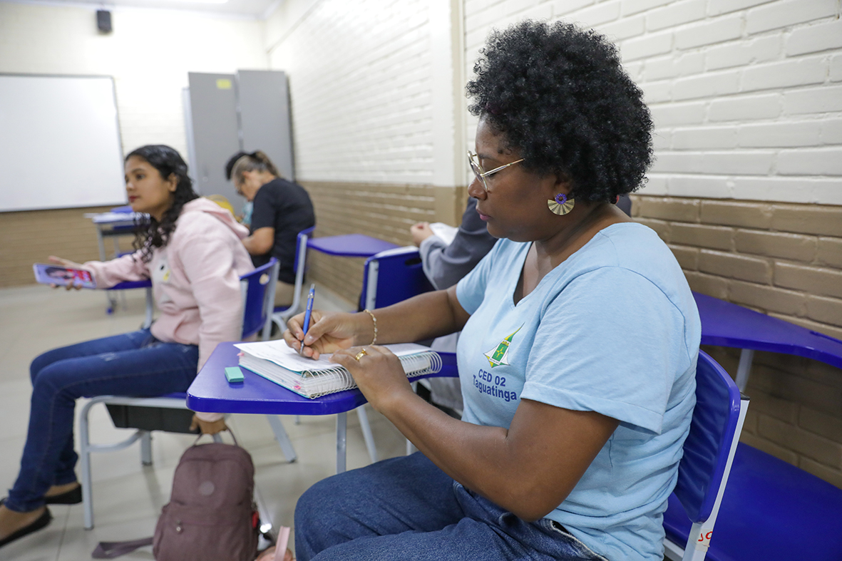 Com menor taxa de analfabetismo do país, DF é referência em educação