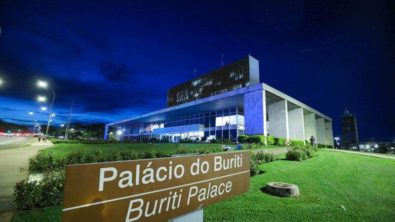 Palácio do Buriti e Torre de TV recebem iluminação especial do Abril Azul