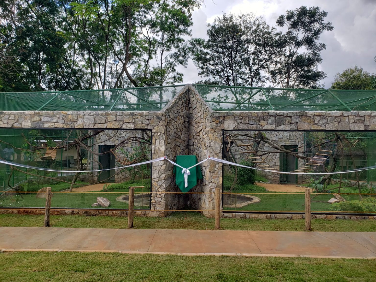 Zoológico inaugura novos recintos para micos, cervídeos e ariranhas