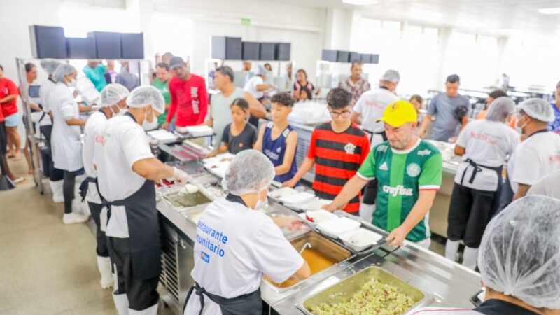 Restaurantes comunitários vão oferecer três refeições diárias para população em situação de rua