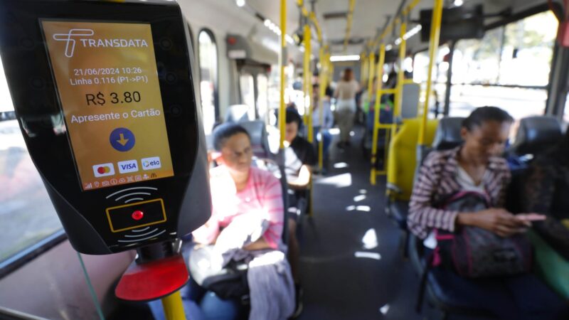 Mais de mil ônibus do DF já aceitam cartões de crédito e débito como forma de pagamento