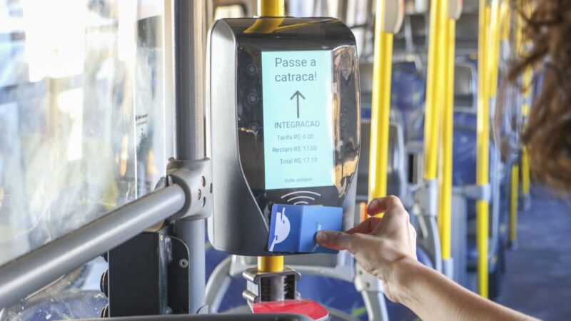 Já está valendo! Ônibus deixam de receber pagamento em dinheiro