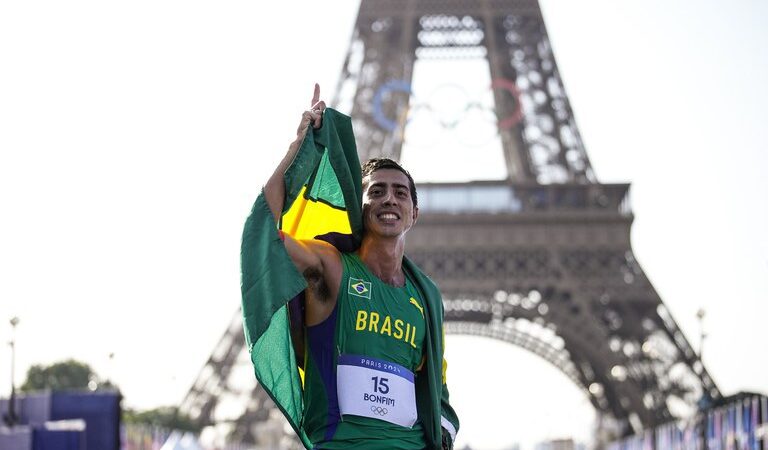 Brasiliense Caio Bonfim é medalha de prata no atletismo em Paris