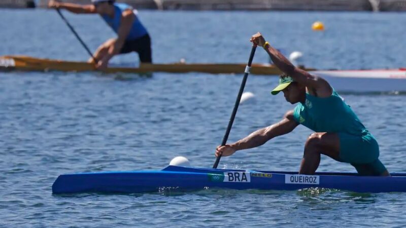 Isaquias Queiroz avança direto à semifinal da canoa individual