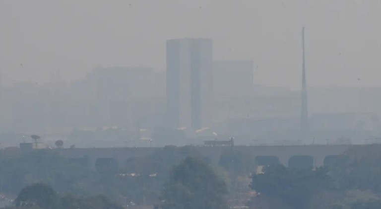 Cortina de fumaça deve permanecer no DF ao longo desta terça