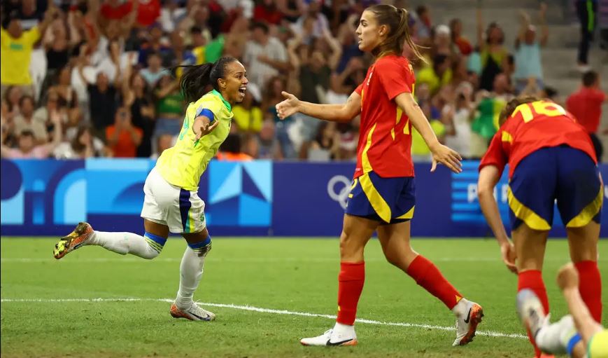 Brasil derrota Espanha e garante lugar na final do futebol feminino