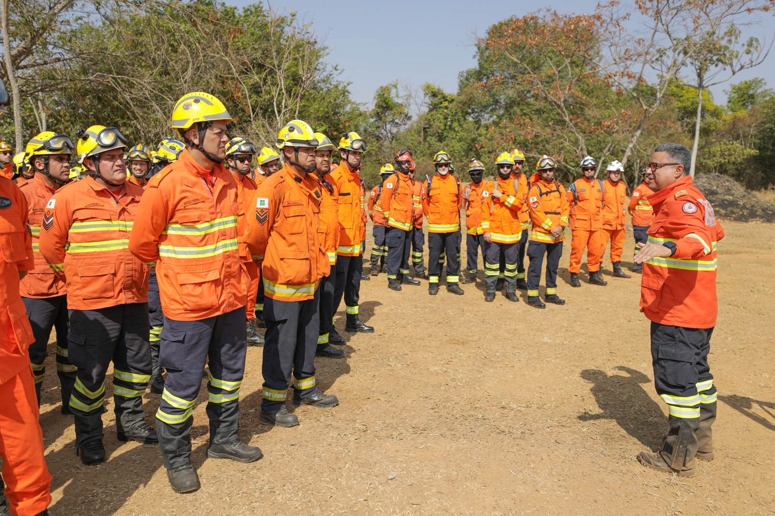 Após três dias, combatentes controlam incêndio no Parque Nacional de Brasília