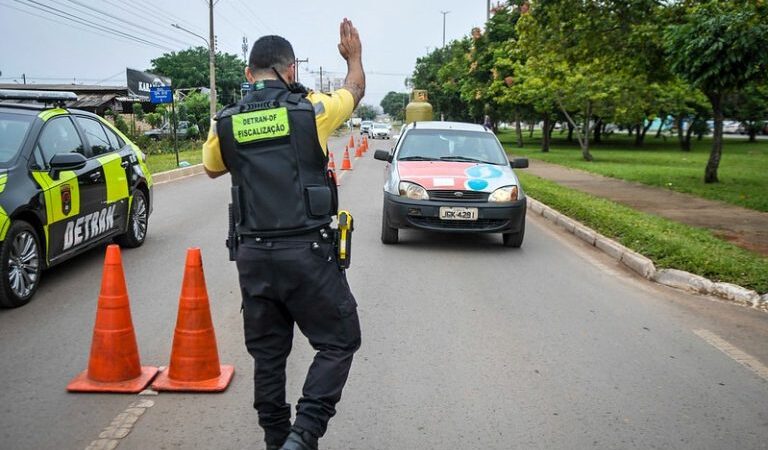 Atenção, motoristas: fiscalização com cobrança de CRLV atualizado começa nesta terça (1º/10)