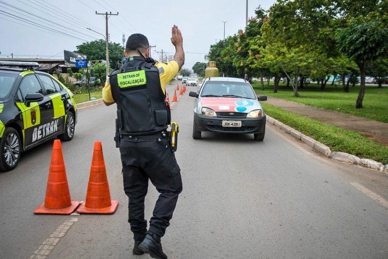 Atenção, motoristas: fiscalização com cobrança de CRLV atualizado começa nesta terça (1º/10)