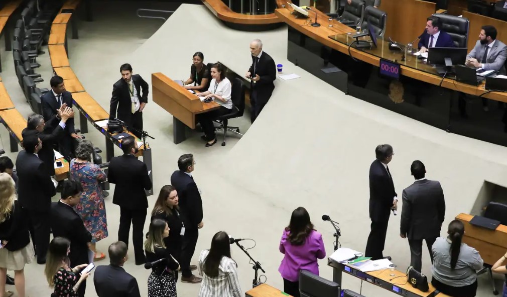 Câmara conclui votação da desoneração da folha de pagamento