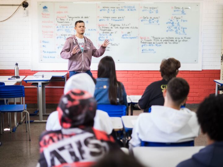 Pagamento do projeto Pé-de-Meia para estudantes da EJA começa no dia 25