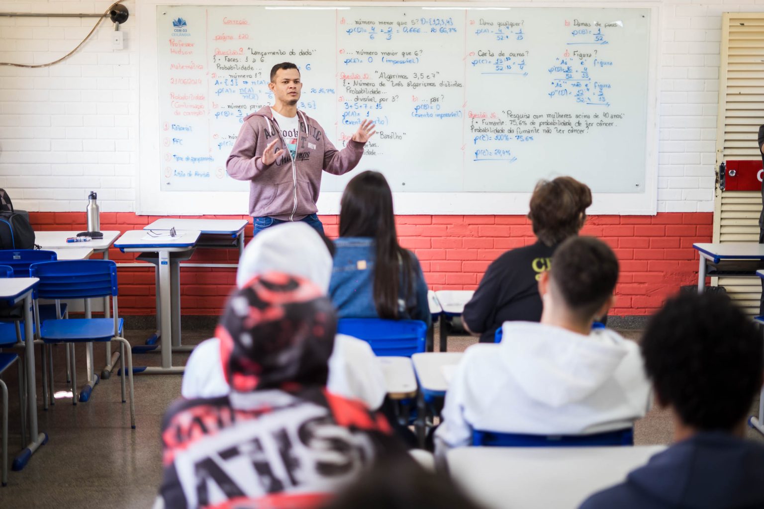 Pagamento do projeto Pé-de-Meia para estudantes da EJA começa no dia 25