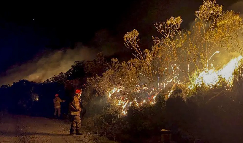 Bombeiros do Rio combatem 460 focos de incêndio em um dia