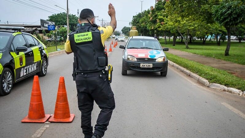 Atenção! Fiscalização com cobrança de CRLV atualizado começa nesta terça (1º/10) no DF