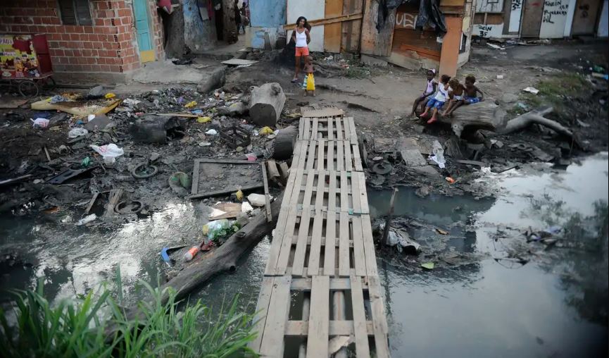 Doze milhões de crianças e adolescentes vivem sem acesso a esgoto