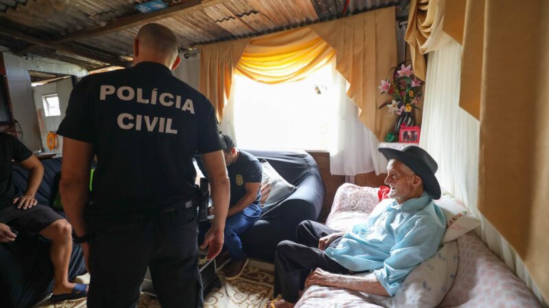 Homem com 105 anos é um dos 5 mil atendidos pelo serviço domiciliar de emissão de identidade no DF