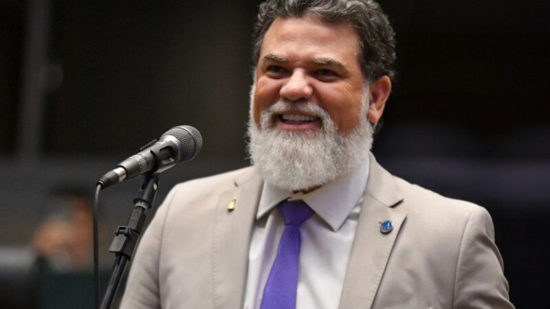 Aprovado projeto que garante isenção de taxa de concurso para doadoras de leite materno no DF