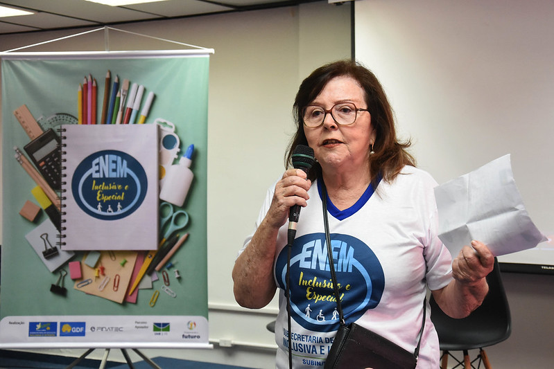 Aulas gratuitas preparam alunos com necessidades especiais para o Enem