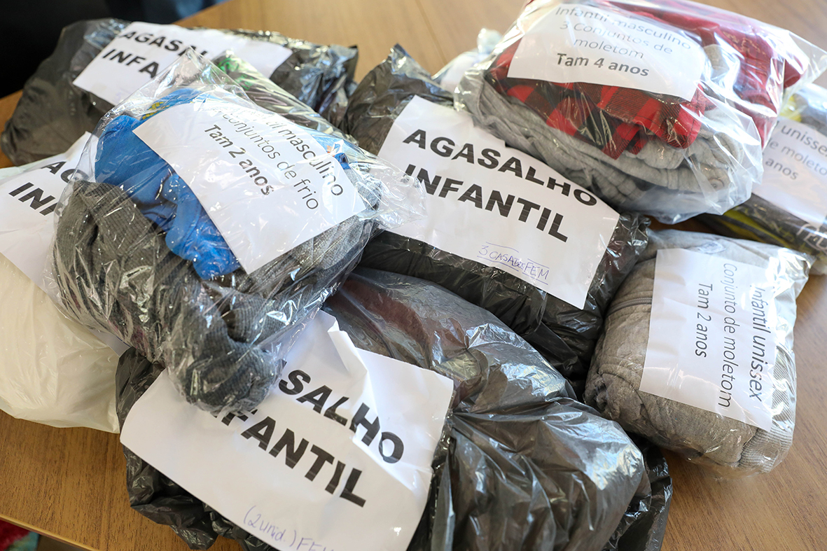 Campanha do Agasalho Solidário já arrecadou 4 mil itens; saiba como são preparadas as doações para quem precisa
