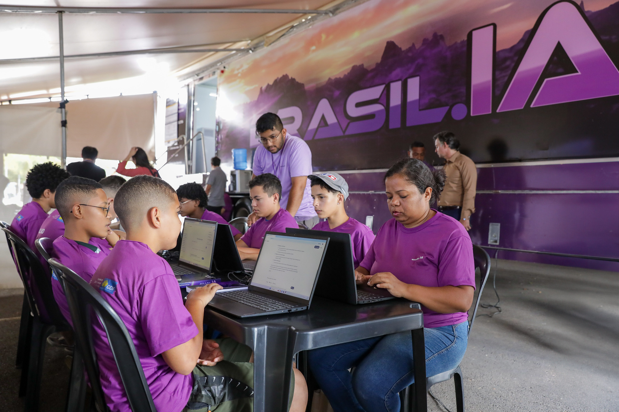 Projeto Brasil.IA: investimento de R$ 13 milhões do GDF leva capacitação digital a Água Quente e outras 27 regiões administrativas