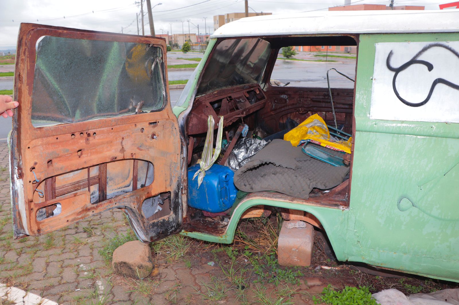 Operação DF Livre de Carcaças já retirou mais de 5 mil veículos abandonados das ruas da capital