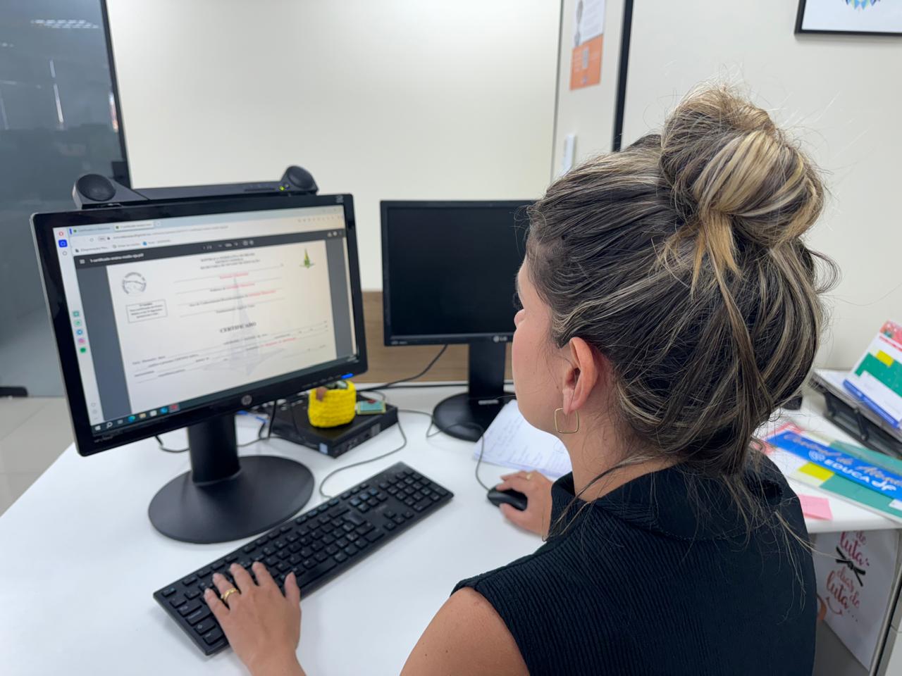 Emissão de diplomas e certificados de conclusão de curso é normatizada no DF