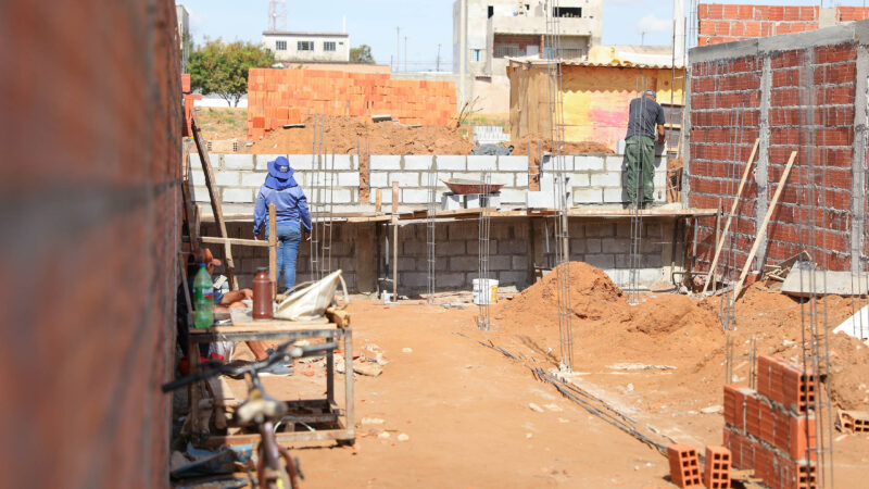 GDF entrega 182 escrituras e contratos a empresas beneficiadas pelo Pró-DF II e Desenvolve-DF