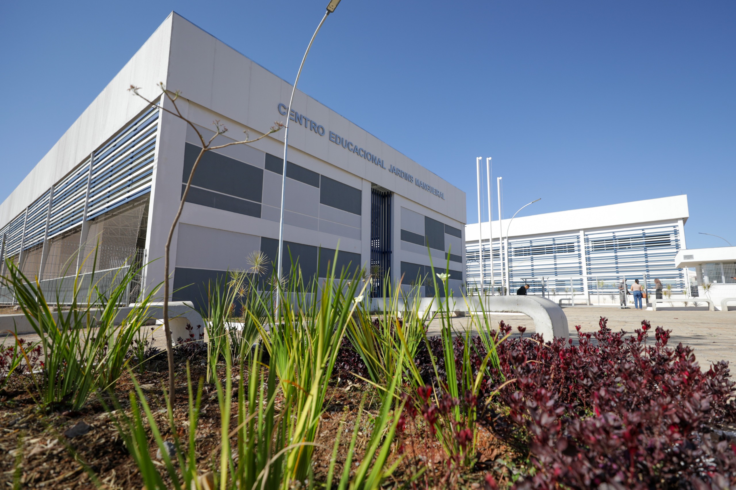 Inaugurada primeira escola pública do Jardins Mangueiral, com investimento de mais de R$ 15 milhões