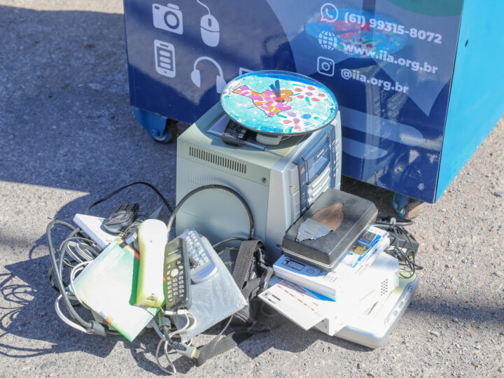 Projeto leva cidadania e serviços públicos a catadores do DF