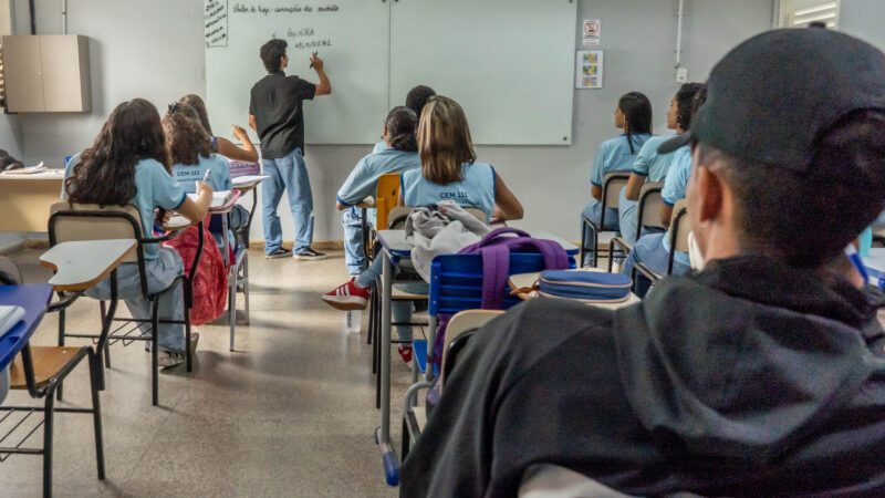 Ibaneis Rocha sanciona projeto de lei que cria o Cartão Uniforme Escolar no DF